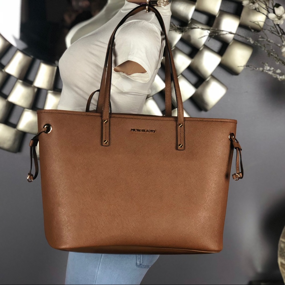 Michael Kors Reversible Large Tote & Wristlet - Picture 5 of 8